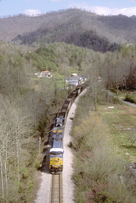 CSX 772-137 as seen off the new US 460 bridge at Yeager.