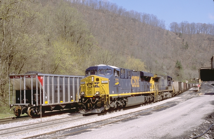 CSX 772 passes the Landmark Mining tipple at Esco. 