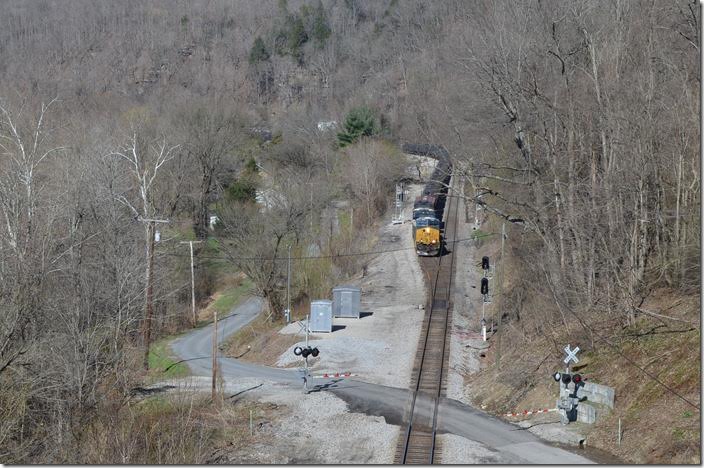 CSX 3063-NS 1088 on w/b CBTX oil empties at Kanawha Falls. 