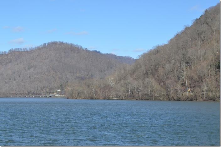 CSX 793 w/b coal empties at Kanawha Falls. Gauley Bridge is in background on left.