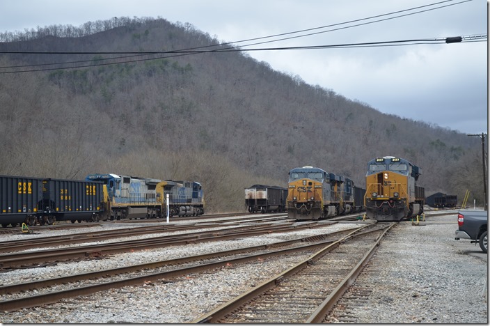 CSX 267 3177. T007-27 with 3177 is going on duty at the yard office. Shelby.