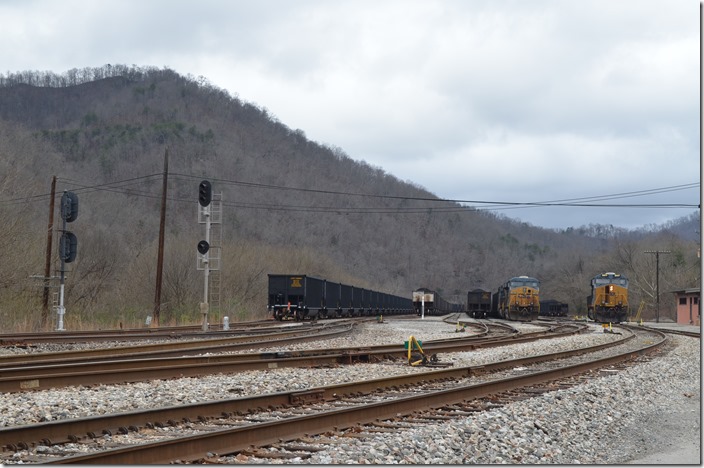 CSX 267 arrives Shelby. Most of the coal in the yard was from McClure Mine on the old Clinchfield. 3177 will take a train out later.