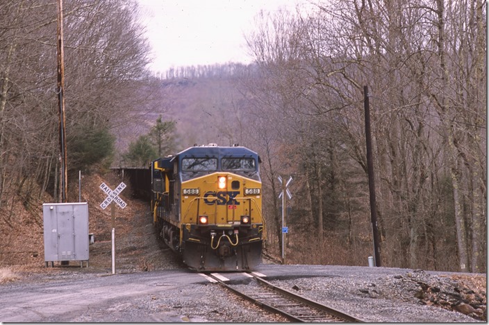 H800-28 was delivering 75 empty tubs to the Green Valley mine north of Quinwood. View 2. 