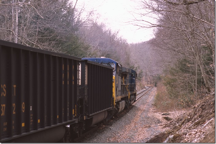 H800-28 was delivering 75 empty tubs to the Green Valley mine north of Quinwood. View 3.