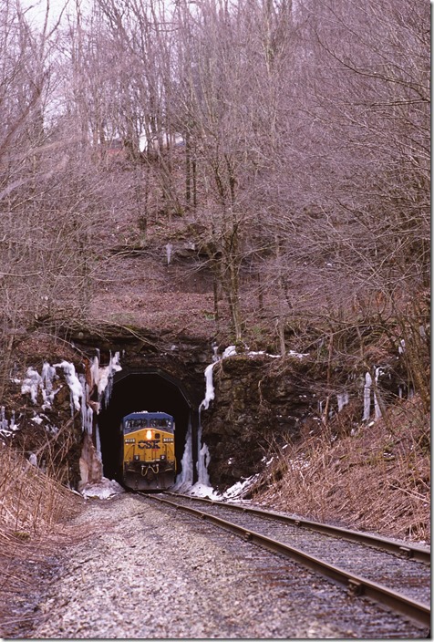 H800-28 is moving slowly to Quinwood Tunnel. View 3.