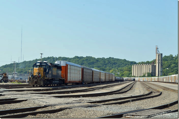 CSX 8220 trim engine pulling the bowl yard and making up outbound trains. Queensgate OH.