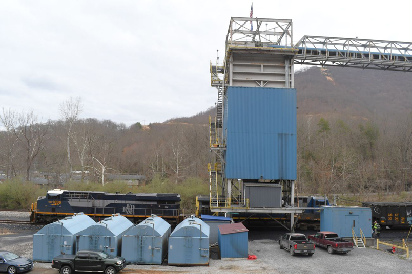 CSX 1836 - 32. Lynch 3 mine.