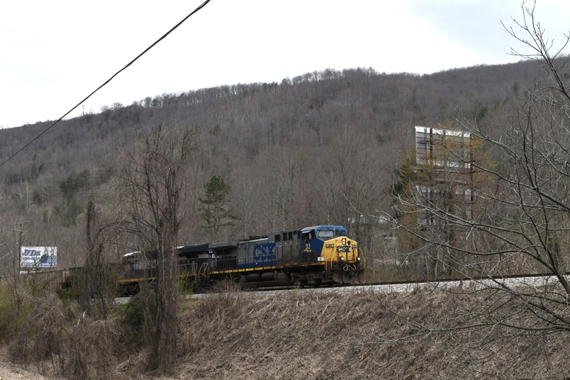 R614 has just passed the former junction with the line to downtown Cumberland, Scotia and Lynch. He is starting up a steep Clover Lick Spur to the mine. U. S. Steel may have owned this spur when it was built to their Lynch #2 mine in the 1970s.