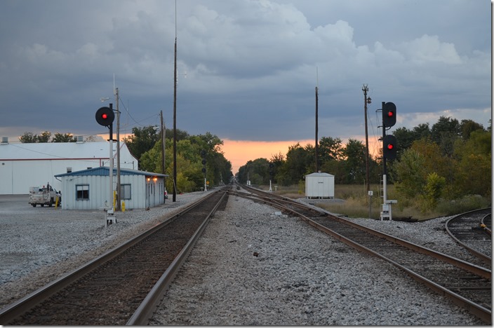 CSX signals northbound Guthrie KY.