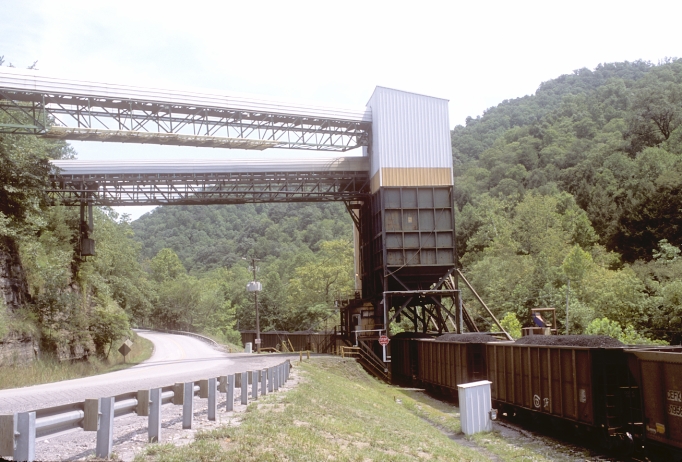 Enterprise Mining has a preparation plant and loadout just above Roxana (called Hogg).