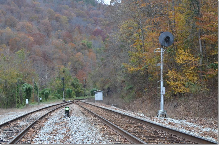 C842 has a “slow clear” to come out of the siding at North Dent. CSX signals. N Dent KY.