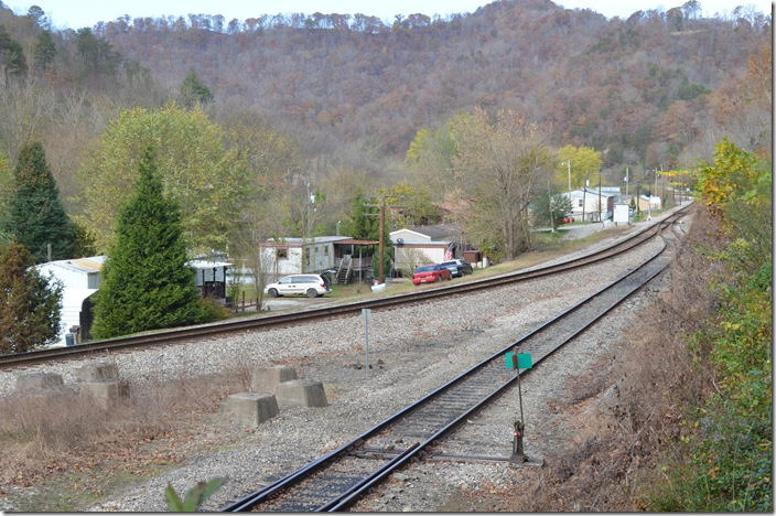 Looking north toward Hazard. The spur to the inactive Buckeye Mine comes off at the switch just beyond the signal. CSX junction. View 2. Jeff KY.