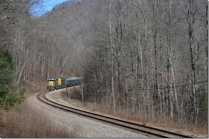 Just out of Martin Tunnel at Wakenva. CSX Santa Train Wakenva.