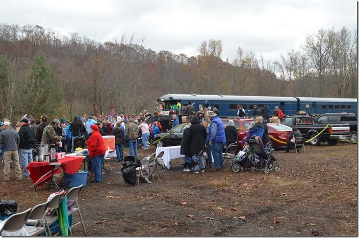 There were other groups passing out gifts at Dungannon as well. CSX 4384. Dungannon VA. View 4.