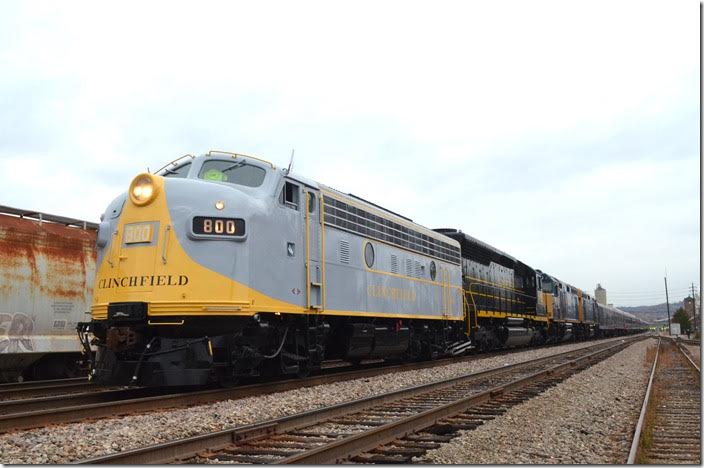 The train proceeded to Carter Yard where the outbound crew arranged to get the two CSX F40s in the lead for the trip south