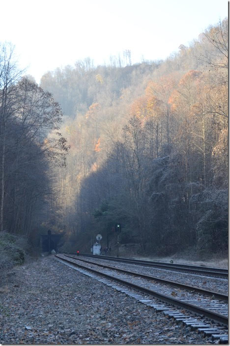 Clear signal at the south end of Trammel siding. That is Sandy Ridge Tunnel just ahead. CSX signal Trammel VA.