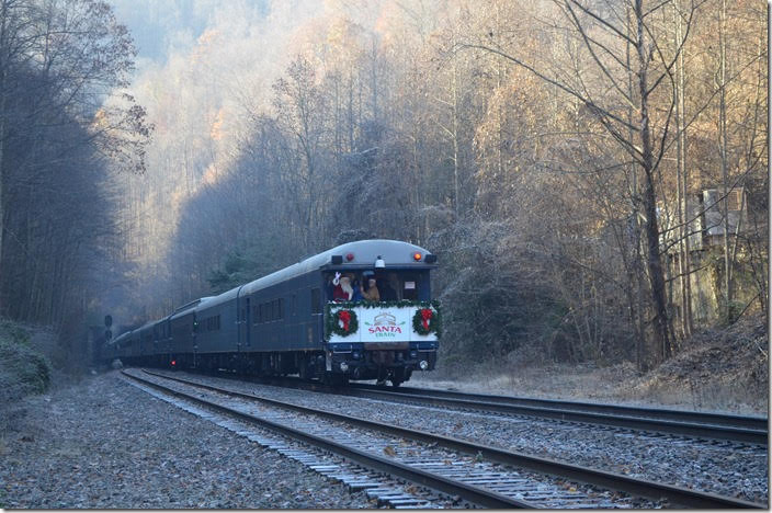 Ho! Ho! Ho! CSX 9992. View 3. Trammel VA.