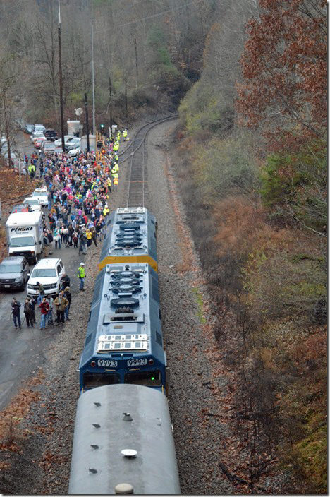 P936 arriving Haysi VA, and greeted by an anxious crowd of young’uns.