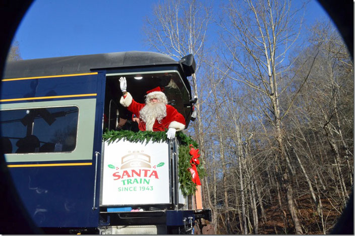 Santa and CSX arrive Clinchco.