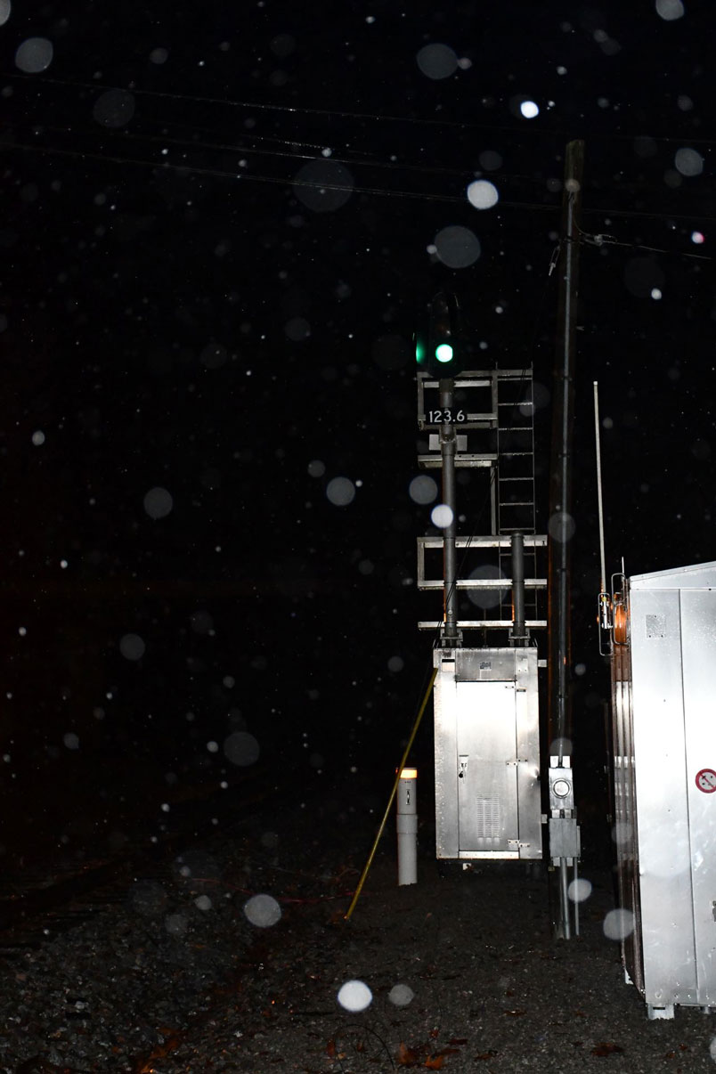 Clear block signal for Santa at Draffin. The rain became heavy at Marrowbone and continued at Draffin.