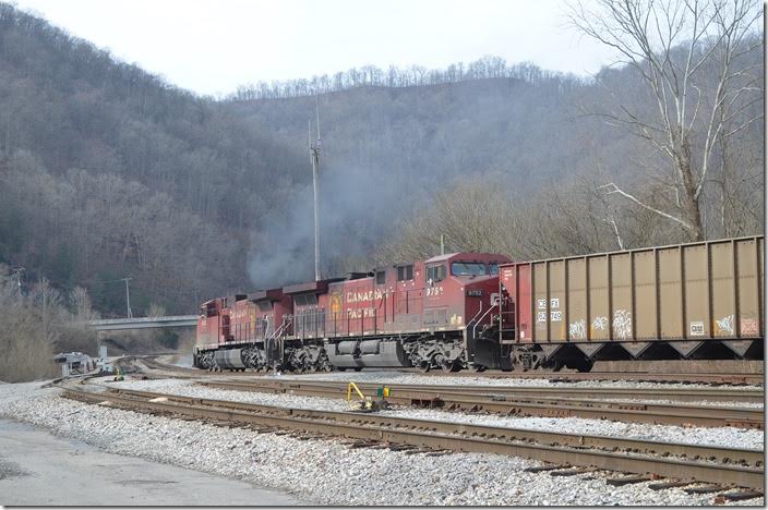 With only 62 cars, U820 accelerates out of town in a hurry. CP 9752-8732. Shelby.