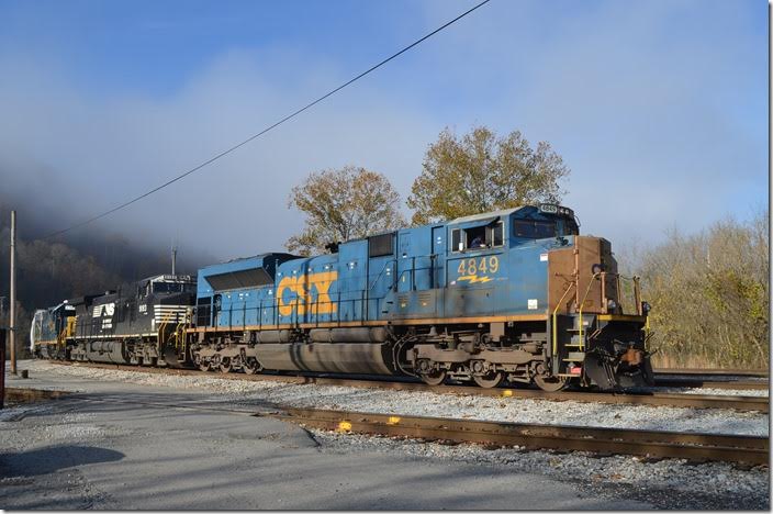 SD70ACe 4849 built 2004. CSX 4849-NS 9893-2760. Shelby.