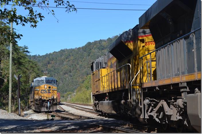 UP 8890-CSX 854 arrive at the east end of Shelby on 10-07-2017 with Q697. 5257 has already arrived on Q692. The two westbound freights will be put together for the remainder of the trip to Russell.