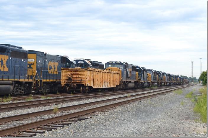 CSX 1562 stored. Huntington.