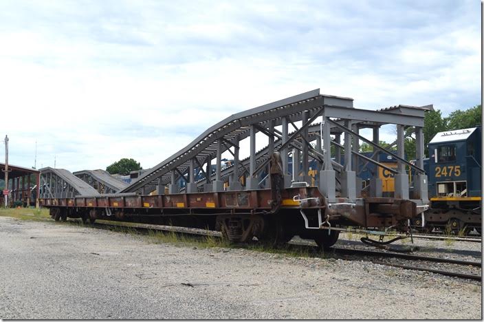 CSX MW ramp car. Huntington.