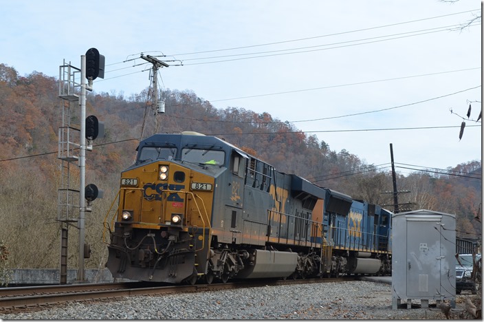 CSX 821-4715 n/b F896 (Shelby Pool Turn) at the East End of Marrowbone passing siding.