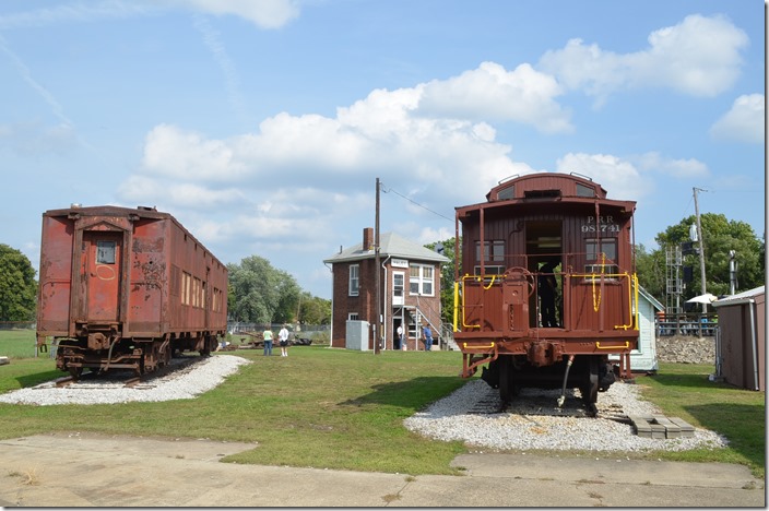 PRR 981741 and L&N 43573.