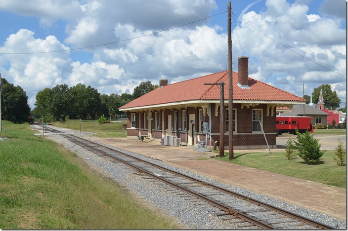 Former L&N depot McKenzie TN. View 3.