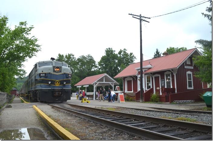 On Saturday morning 06-23-2018 we headed over to Peninsula to photograph the first southbound run. B&O 800. Peninsula OH.