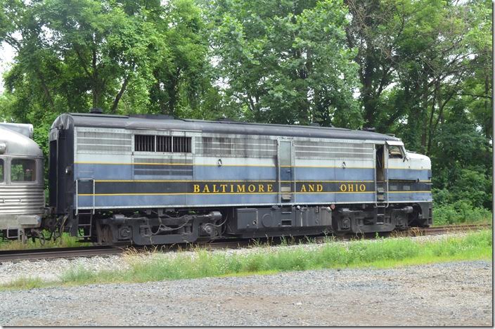 B&O had 38 ALCo FA-2s, and their numbers initially started with 800. This engine, however, is a Montreal Locomotive Works model FPA-4 that came from Via, the Canadian version of Amtrak. Its number was 6780 while serving Via Rail and Canadian National in passenger service. FPA-4s were late cab units, having been built in 1959 to finish off CN’s steamers. B&O 800. Akron OH.