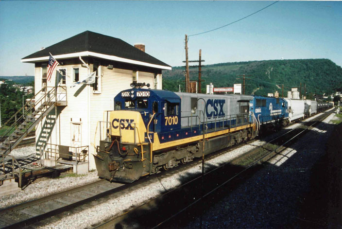 1992 Summer. CSX 7010 in lead. Cumberland MD.