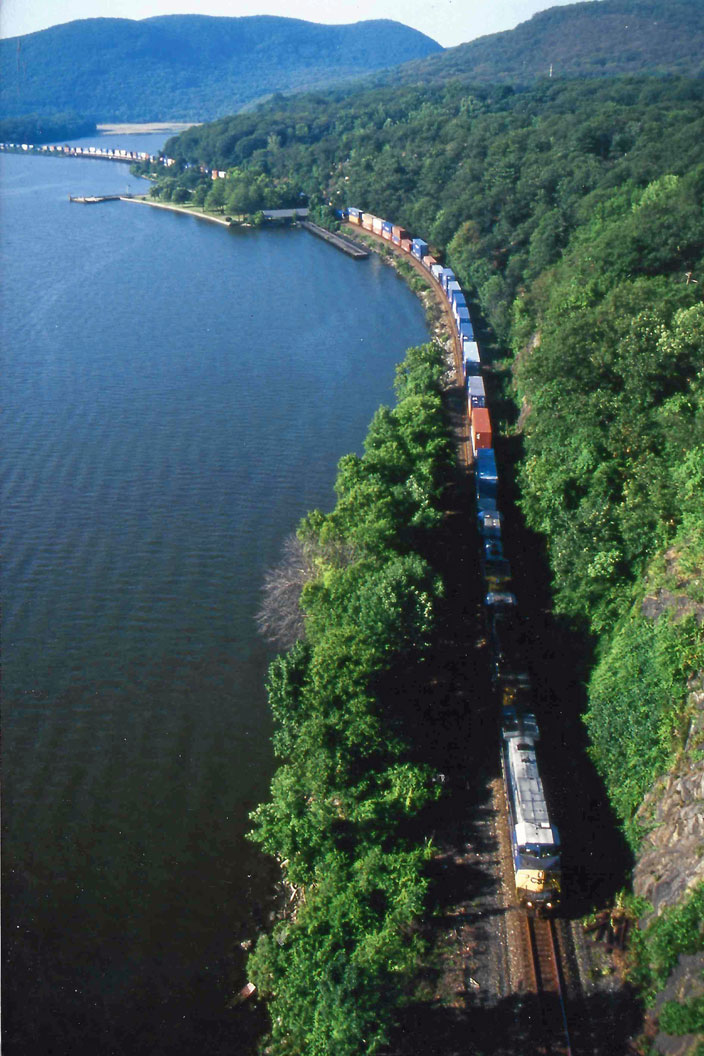 No date. CSX stack 2613 strung out on the Hudson River as it ducks under a bridge.