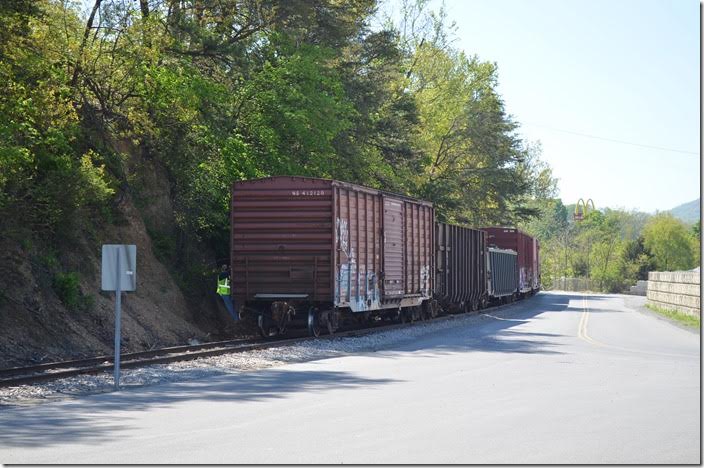 ETRY 214 on former CRR Carnegie Spur. Johnson City TN. View 2.