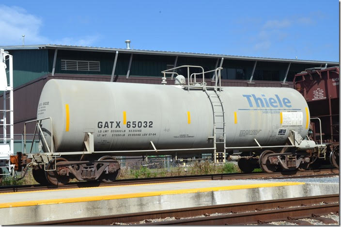 GATX tank 65032 was built 02-1994. It is leased to Thiele Kaolin Co., Sandersville GA. Lynchburg VA 08-25-2018.