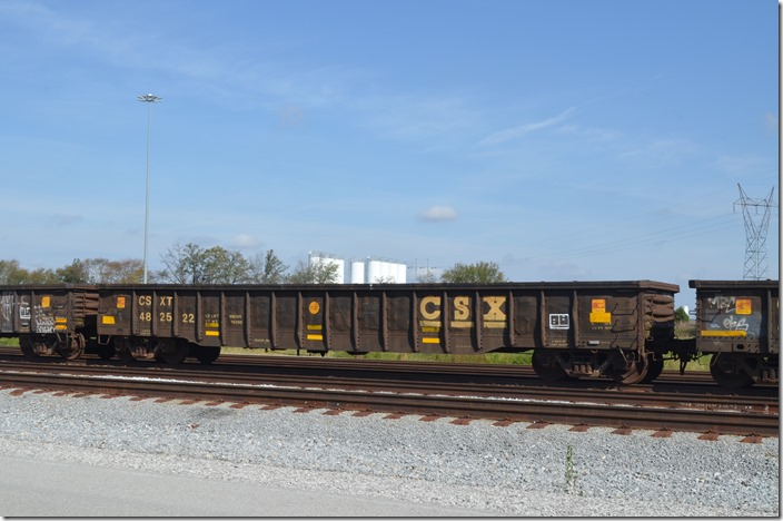 CSX gon 482522 has a load limit of 186,500 and a volume of 1,995 cubic feet. It was built in 10-1974 as Pittsburgh & Lake Erie 19058. Seen at Casky KY (Hopkinsville) 10-21-2020.