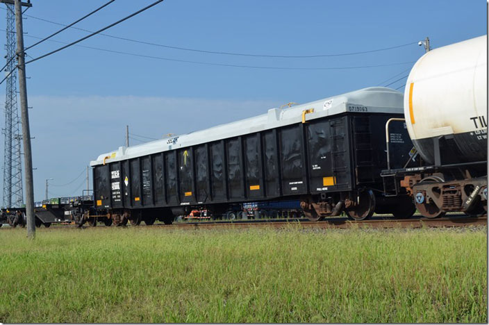 HKRX (PNC Equipment Finance LLC) is ex-CITX, exx-TR, nee-TNMR. On s/b UP freight passing Dupo IL 08-27-2021. “Radioactive” placard. HKRX gon 50111.