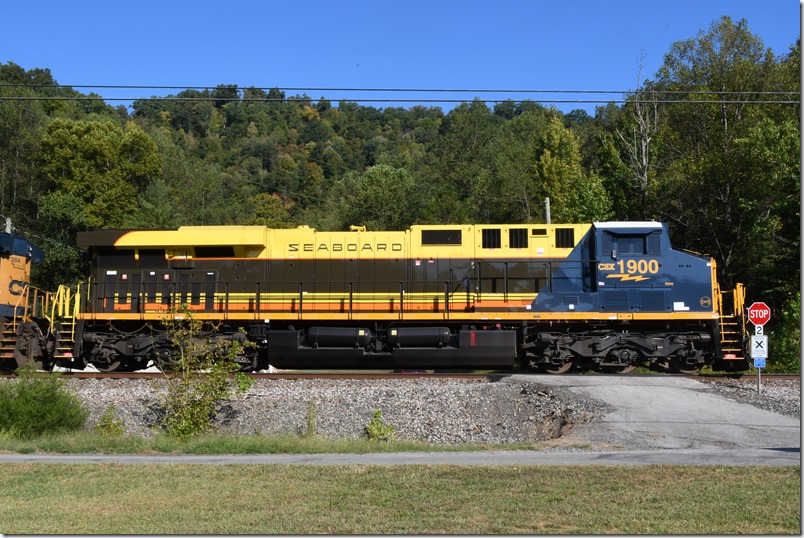CSX “SAL” 1900 is the most colorful Heritage unit I’ve seen yet. Emma KY.