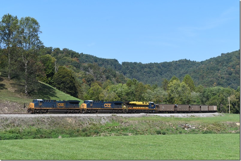 R243 approaches Arkansas, the west end of Martin Yard. CSX 7233-7384-1900. Arkansas KY.