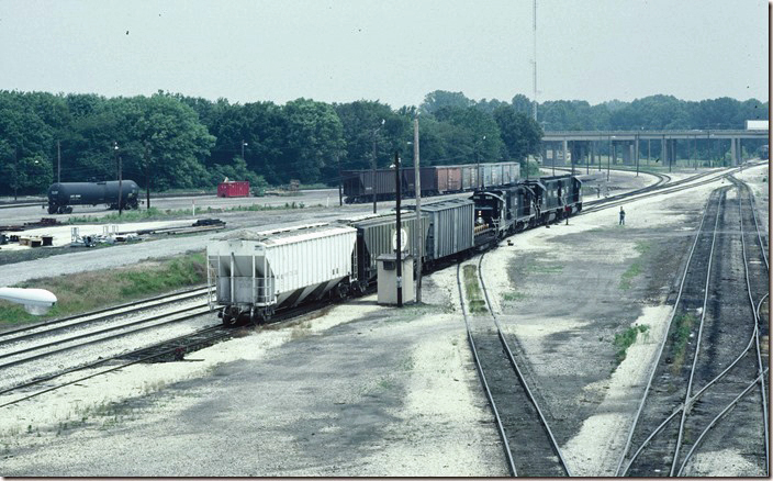 Back at the north end the yard job is weighing four covered hoppers. IC Fulton KY.