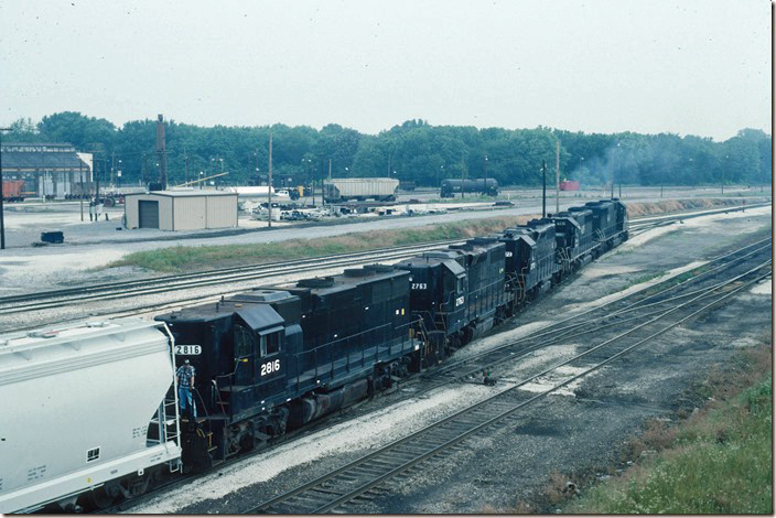 ex-NS 2816-2763-2772 behind IC 6135-6143. IC Fulton KY.