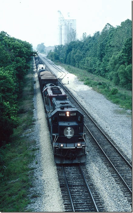 Down at Oaks MEES (Memphis to East St. Louis) is approaching behind 6110 and EMDX SD45 1768. IC Fulton KY.