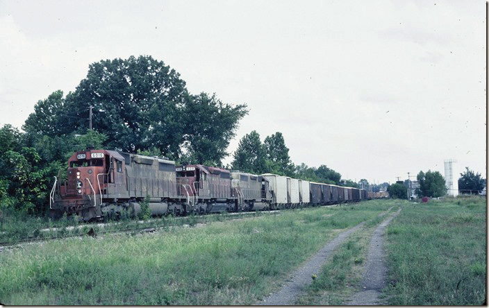 BC-4 (Birmingham to Chicago) is powered by ICG SD40s 6016-908-6015 today. ICG Fulton KY.