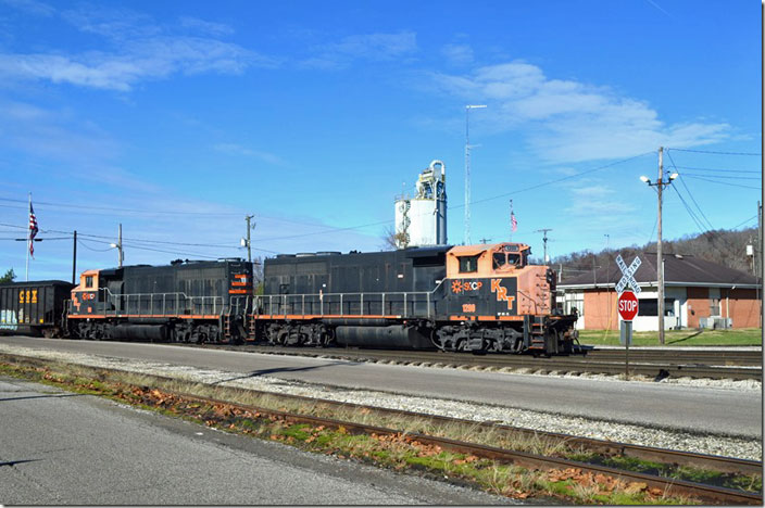 KRT’s office is in the background. Ceredo WV. KRT 1200-1100.