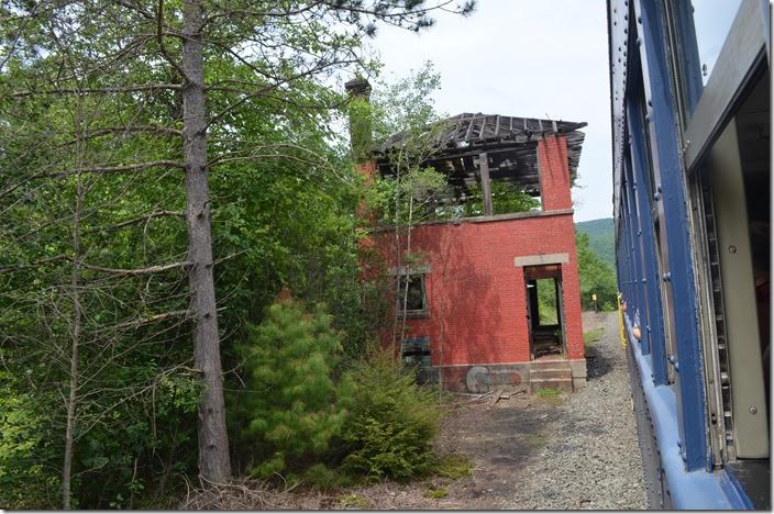 On the west side of the river, we pass the abandoned CNJ tower at Nesquehoning Jct. Pictures show this tower as being active up until the curtailment of operations on the Pennsylvania Div. in 1972. The CNJ’s Nesquehoning Valley Branch extended to an important connection with the Reading at Haucks, 15 miles. CNJ reached the isolated 7-mile Tresckow Br. and its mines via trackage rights over the Reading. R&N has pieced this together now as their main line to Port Clinton.