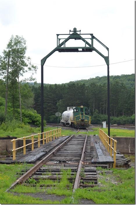 RBMN undoubtedly use it when they run their steam excursions behind the 4-6-2 in the Fall. R&N turntable. View 2. Jim Thorpe PA.