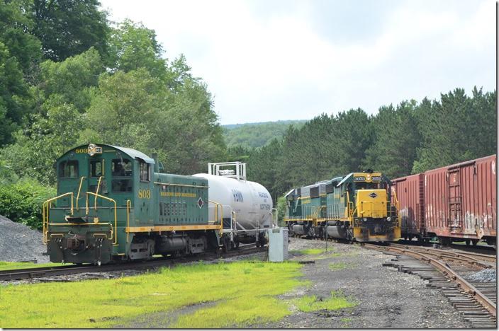 Back at Jim Thorpe Yard LEPI (Lehighton to Pittston) has set out some cars picked up at the NS interchange in Lehighton. These will evidently go to Port Clinton, Reading, etc. when that train runs. RBMN 3053-5049. Jim Thorpe yard.